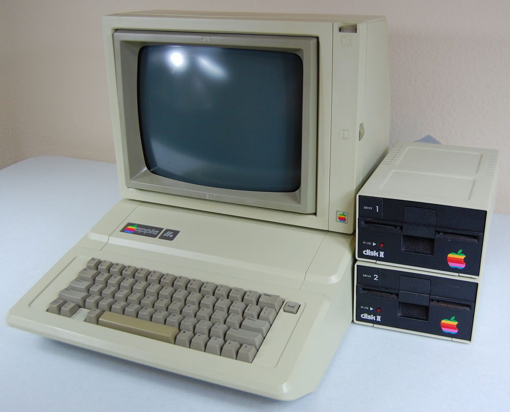 Le légendaire Apple II sorti en 1977 Le légendaire Apple II sorti en 1977